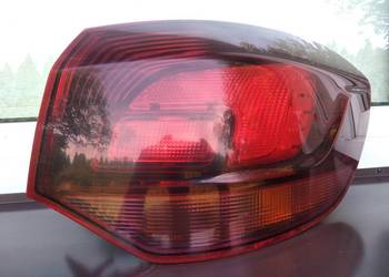 Opel Astra J kombi lampa tył tylna prawa narożna w błotnik ciemna oryginał