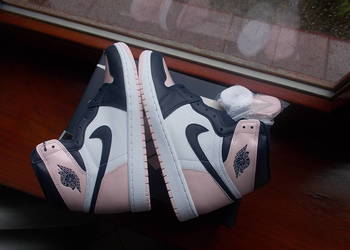 NIKE Jordan 1 High Bubble Gum DD9335-641 Jordan 1 Atmosphere