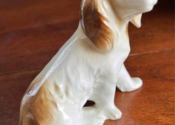 Piesek. Figurka porcelanowa. Śliczna figurka, bez sygnaturki. .   Cena 55
