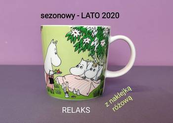 Muminki KUBEK Moomin Arabia Finland - LATO 2020 - Relaks / różowa naklejka
