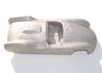Stary odlew aluminiowy samochodu model ręcznie wykonany unik
