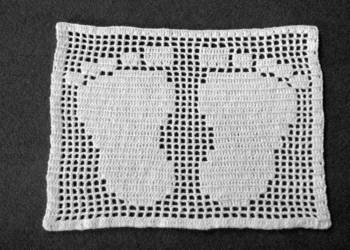 ŚLADY STÓP - Szydełkowany dywanik lub...