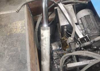 Siłownik hydrauliczny jednostronny 330 mm wysuwu