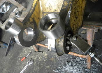 Wytaczanie mobilne usługi mobilną przenośną wytaczarką tulejowanie koparek