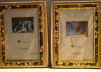 Ramki na zdjęcia w kolorze złotawym z motywem kwiatowym - 2 sztuki