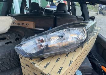 Reflektor przedni lewy Ford Fiesta mk7 2013 lampa black