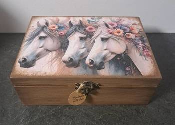Szkatułka drewniana z końmi decoupage