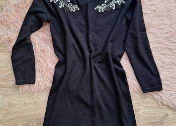 Czarna sweterkowa tunika sukienka haftowana długa Mohito 38 wiskoza