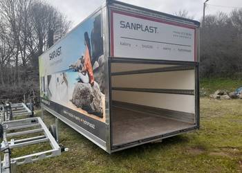 Zabudowa kontener z dużą windą załadunkową