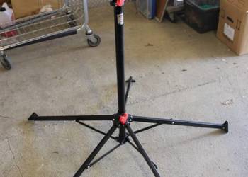 Stojak serwisowy do roweru z półką i regulacją wysokości uchwyt