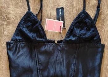 Czarny top gorsetowy na ramiączkach