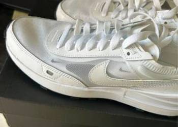 Nowe buty sportowe Nike