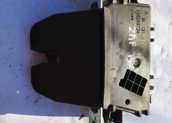 Opel Zafira B zamek klapy tylnej tył 13117285