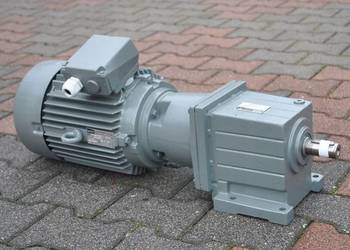 Motoreduktor dwubiegowy 3/4kw. 205/406obr./min.. Lenze