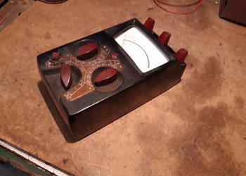 miernik uniwersalny analogowy  UM 112 oraz UM3 a