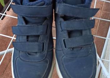 Buty jesienno-zimowe z ociepleniem w środku
