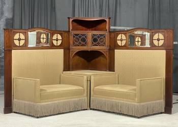 Narożny komplet wypoczynkowy z tapicerką i zabudową, 1 poł. XX w.