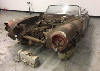 Zdjęcie starego mercedesa w skali 1:1.papie