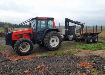 Ciągnik Valtra 6250 + przyczepa leśna 4768