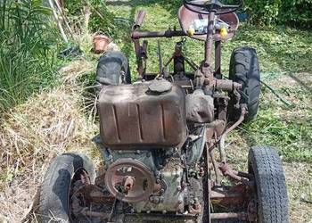 Traktor sam plus przyczepa