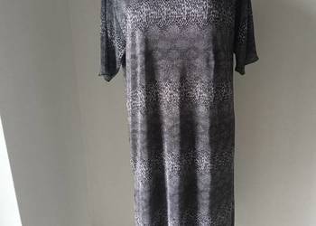 Długa Suknia kolor szary krótki rękaw wzór skóra węża luźna prosta lekka