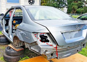 MERCEDES W204 2011 LIFT ELEMENTY NADWOZIA BOTNIK LEWY TYŁ