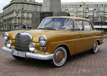Zabytkowy złoty Mercedes do ślubu
