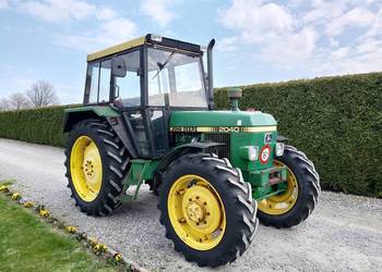 John Deere 2040