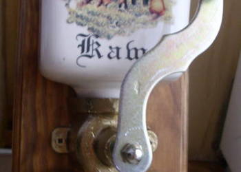 Młynek do kawy z lisami , wiszący