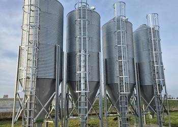Oferujemy do sprzedaży silos paszowy o pojemności 12,81 T.