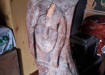 Duża rzeźba drewniana