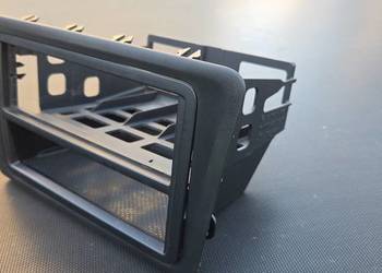 Kieszeń radia z półką + ramka maskująca