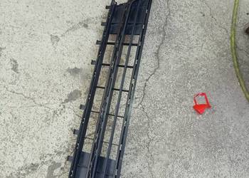 Kratka zderzaka przedniego środkowa polo 4 18- Kratka zderzaka przedniego środkowa polo 4 18-