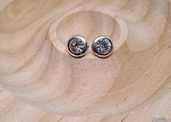 Kolczyki sztyfty w kolorze srebrnym z cyrkonią #u100 Kolczyki sztyfty w kolorze srebrnym z cyrkonią #u100