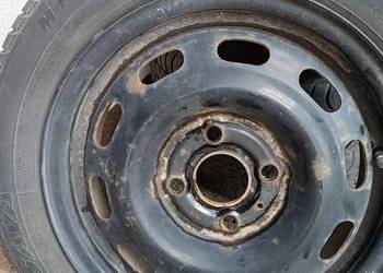 Sprzedam felgi stalowe z oponami zimowymi r14; rozstaw śrub 100mm