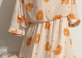 Sukienka Selected Femme kremowa w pomarańczowe kwiaty z podszewką