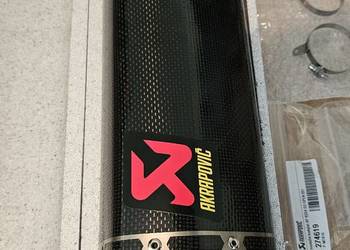 APRILIA RSV4 1100 FACTORY wydech slip on AKRAPOVIC