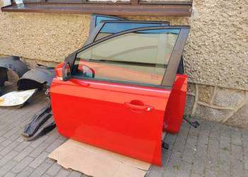 Drzwi Przednie Lewe Kompletne Ford Focus MK2 FL Kombi Colorado Red ND / C