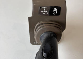 John Deere seria 6000 7000 8000 R - joystick 5-funkcyjny CommandARM RE5735… John Deere seria 6000 7000 8000 R - joystick 5-funkcyjny CommandARM RE5735…