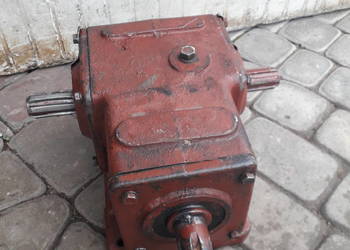 Przekładnia kątowa na 2 wałki