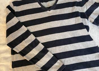 Sweter / bluza w paski z dekoltem w serek