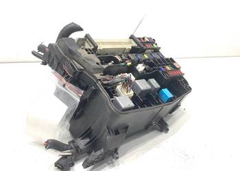 SKRZYNKA BEZPIECZNIKÓW TOYOTA AVENSIS T27 82111-05L90 Sedan/Limuzyna