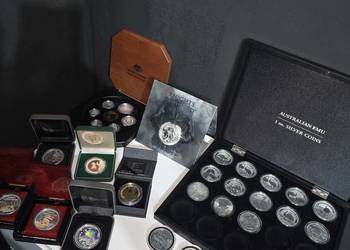 zestaw 32 srebrnych monet wagi 1 uncji próby 999