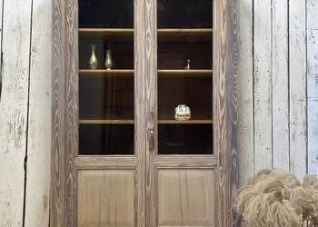 Witryna kremowa vintage odnowiona, drewno biblioteka