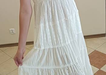 Biała sukienka letnia w stylu Boho.