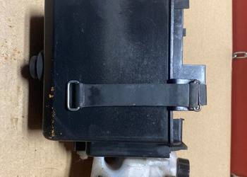 Yamaha FZ 750 obudowa akumulator zbiorniczek B97
