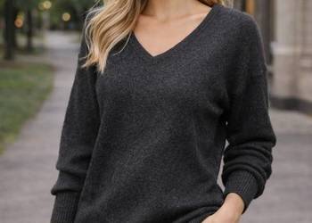 Dłuższy sweter w serek z tiulem RESERVED - rozm. 38/40