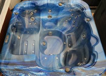 Używana wanna z hydromasażem jacuzzi 6-osobowa Niebieska