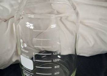 Butelka laboratoryjna ze szkła białego Duran z zakrętką 2000ml używana