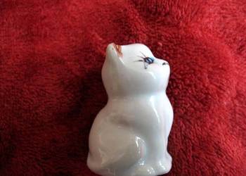 Kot - malutki biały kotek - porcelana - 4,5 x 3 x 2,5 cm